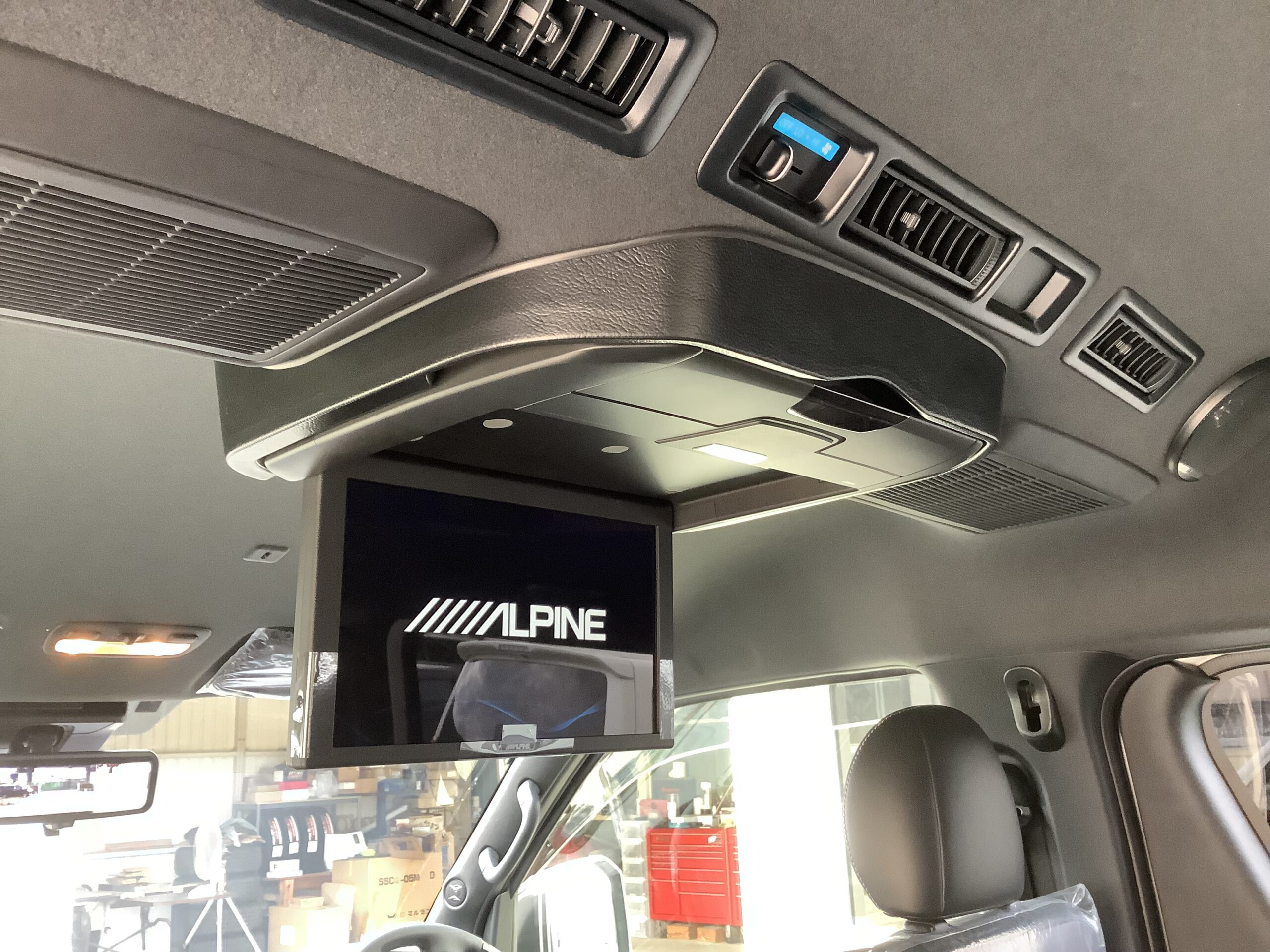 アルパイン12.8型フリップダウンモニター RXH12X-L-B(収納時)