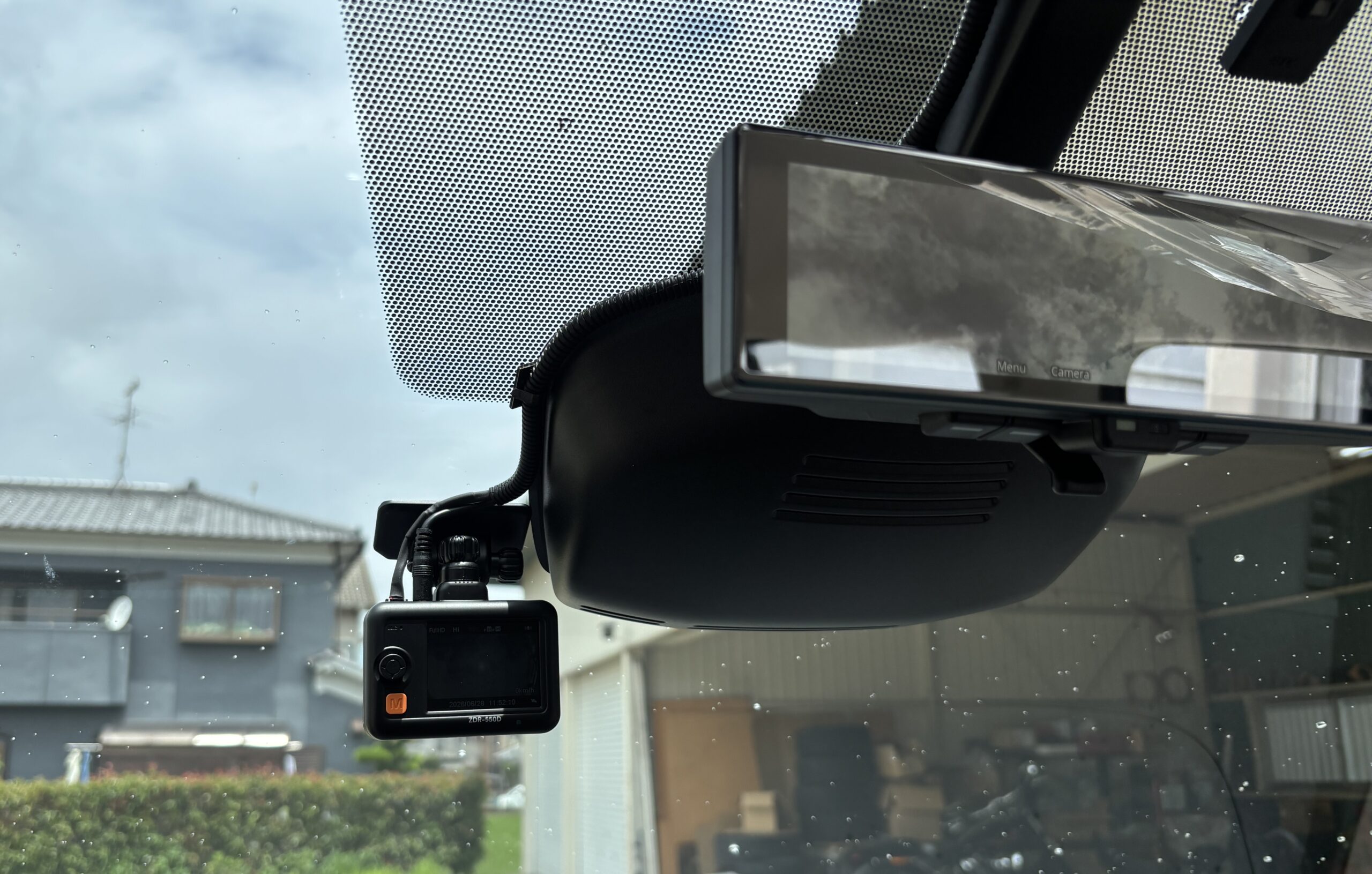 セレナC28 ZDR-550Dフロントカメラの取付位置