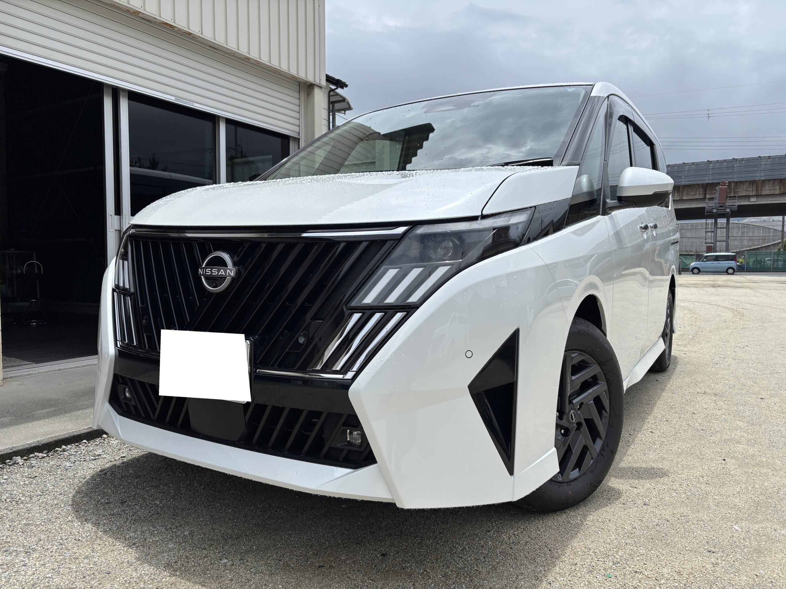 日産セレナC28系 新車の車両外観