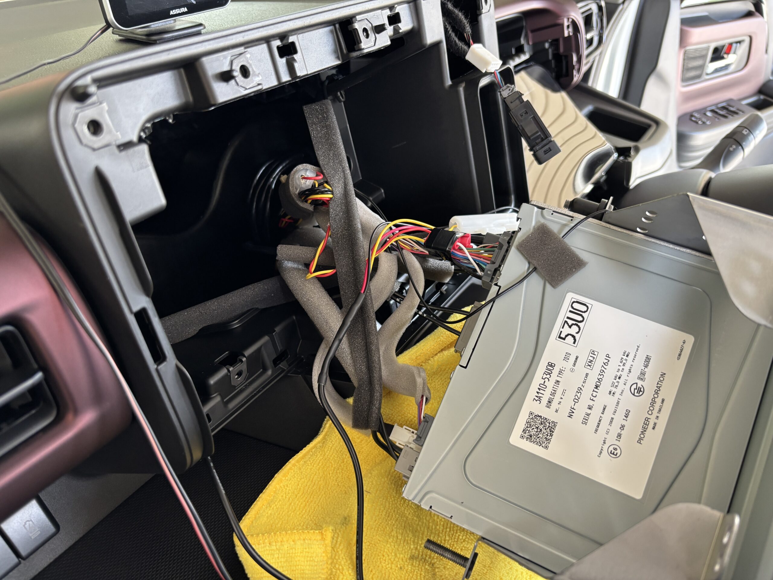 スペーシアカスタム ナビゲーション裏からの電源取り出し作業