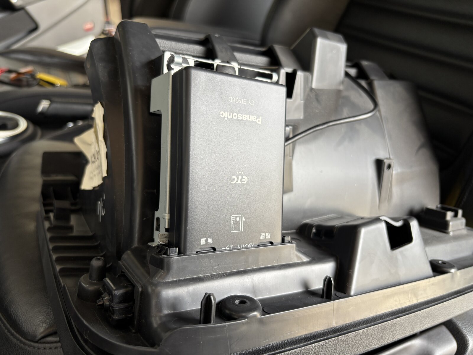 パナソニック CY-ET926D 本体を純正ETCの位置に固定