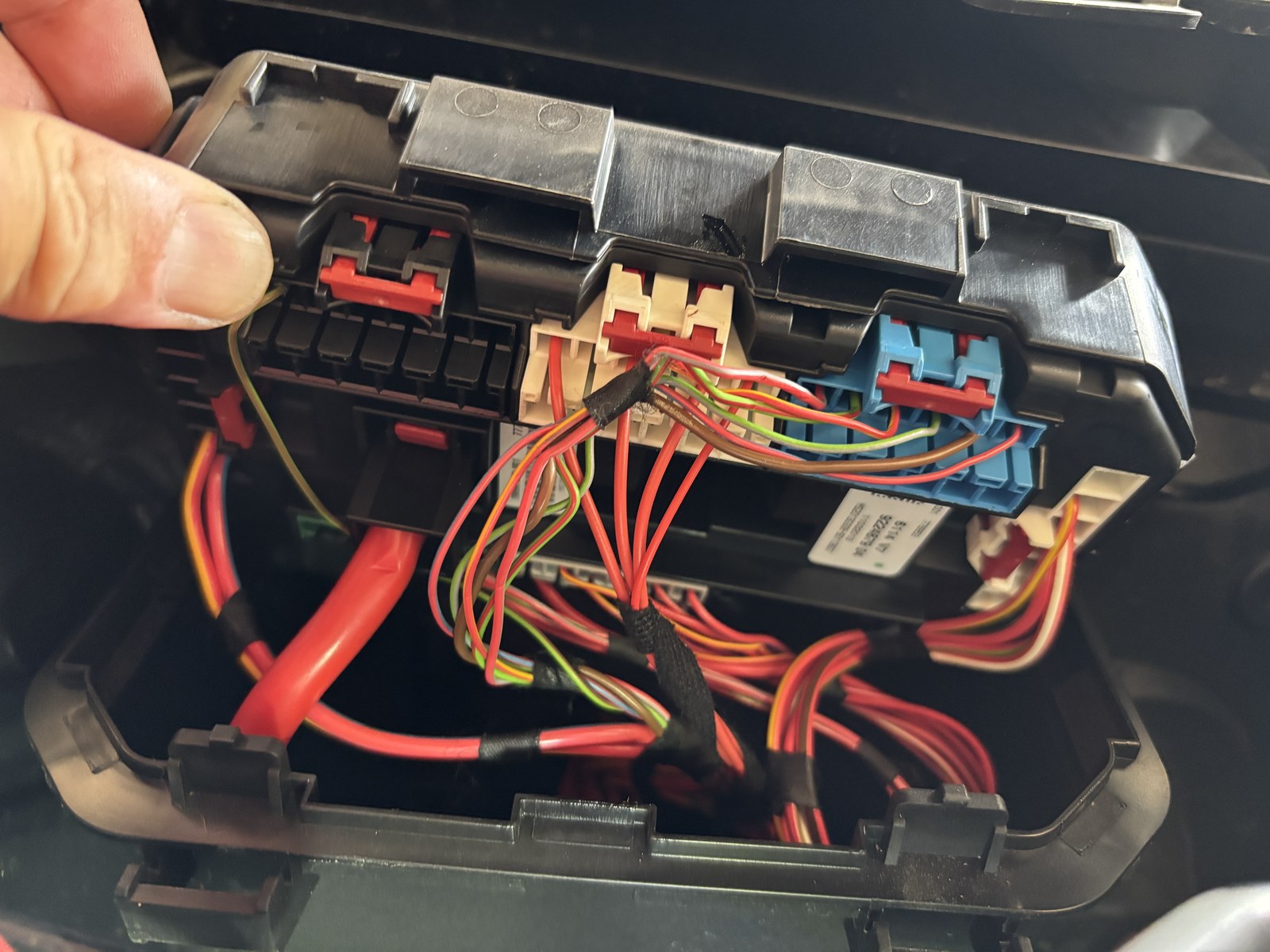 BMW 3シリーズ ヒューズボックス裏の配線